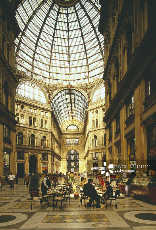 翁贝托一世拱廊街内的咖啡馆图片素材