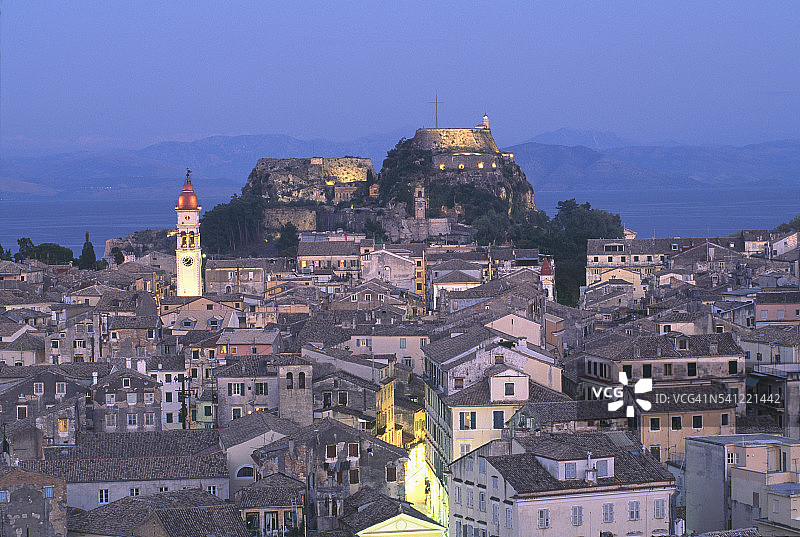 暮光之城的老城堡和城市图片素材