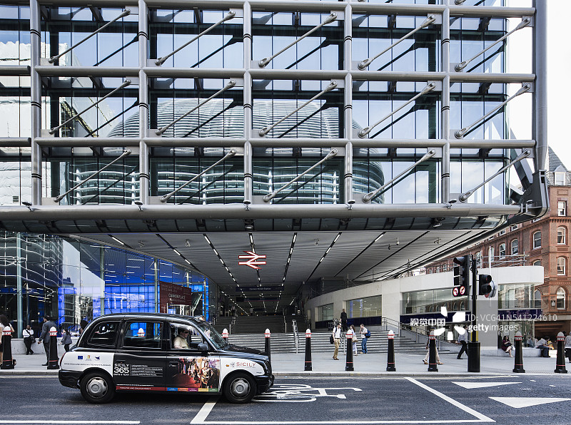 炮街车站附近的典型出租车图片素材