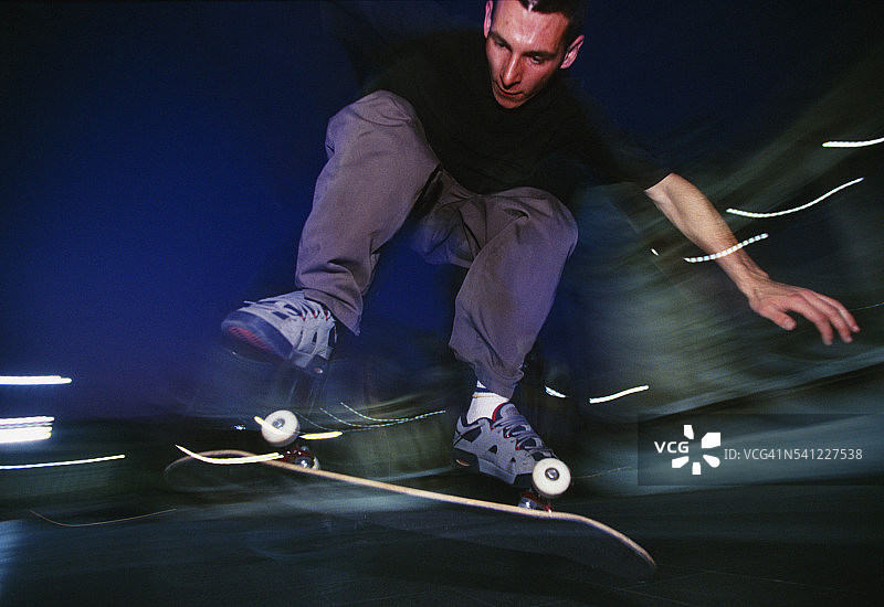 在英雄广场滑板图片素材