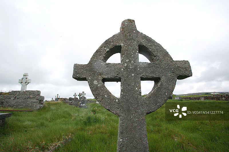 前往法纳德角的道路上的墓地图片素材