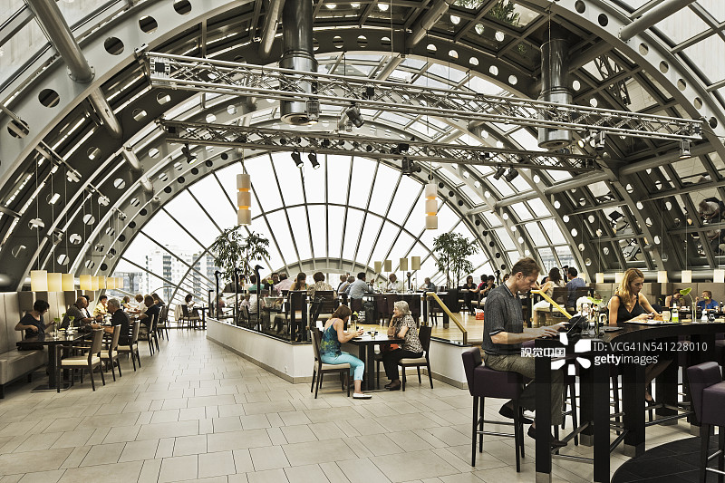 德国柏林卡迪威购物中心餐厅区图片素材