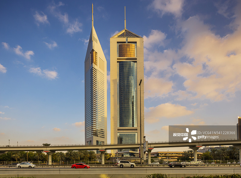 谢赫扎耶德路和阿联酋大厦金融区图片素材