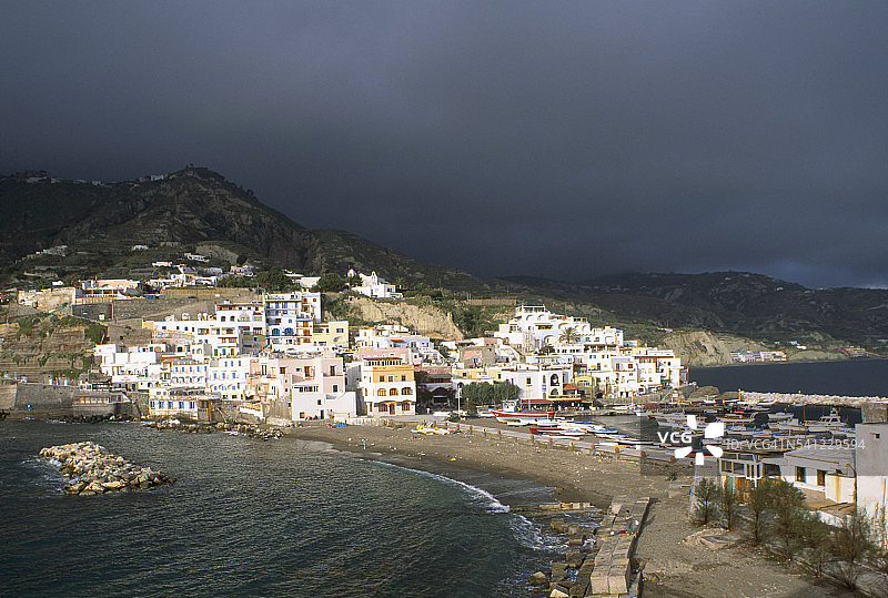 圣安吉洛村上空的乌云图片素材