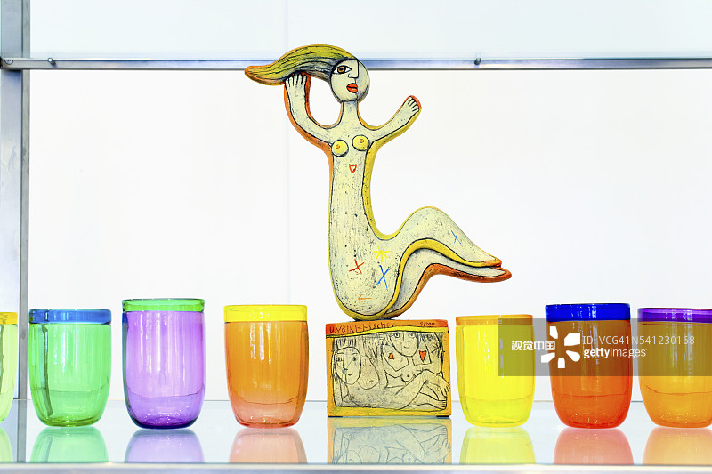 德国慕尼黑Bayerischer Kunstgewerbeverein设计工作室的画廊商店中的商品图片素材