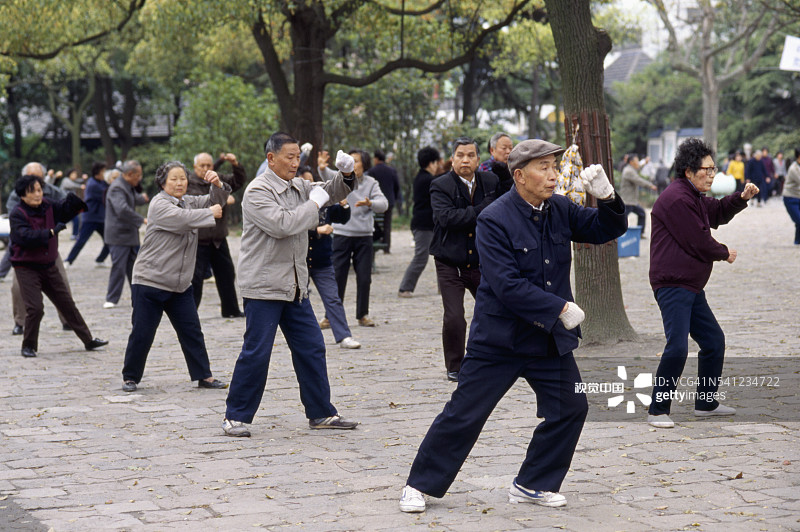 鲁迅公园里的太极拳图片素材