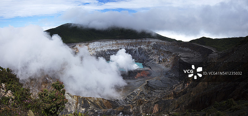 波阿斯火山火山口景观图片素材