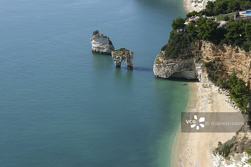 意大利扎加雷湾的海蚀柱和海滩图片素材