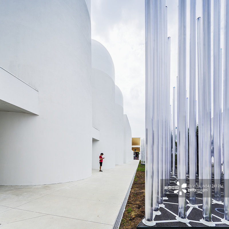 2015年米兰世博会，左侧为韩国馆，右侧为Enel馆图片素材