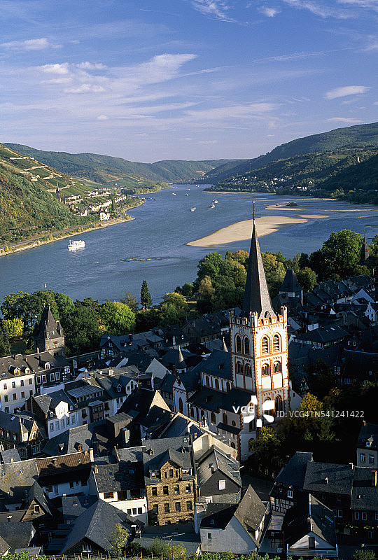 巴哈拉赫村庄和莱茵河图片素材