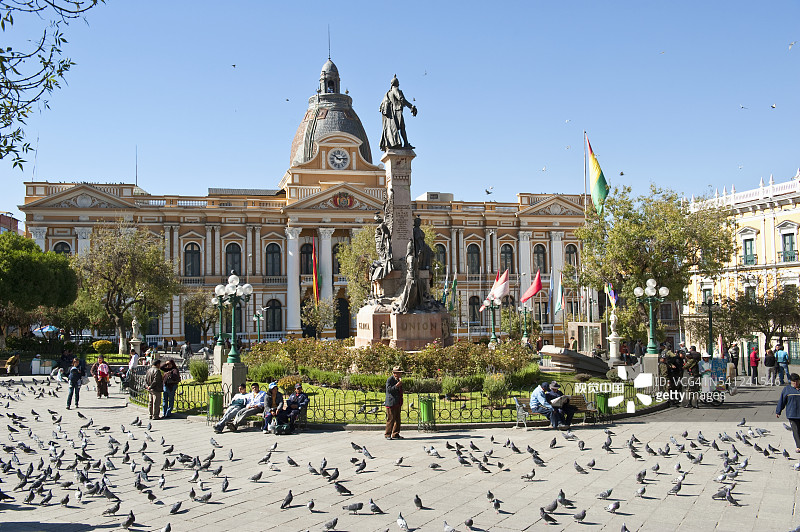 玻利维亚穆里略广场、佩德罗·多明戈·穆里略纪念碑和政府宫图片素材