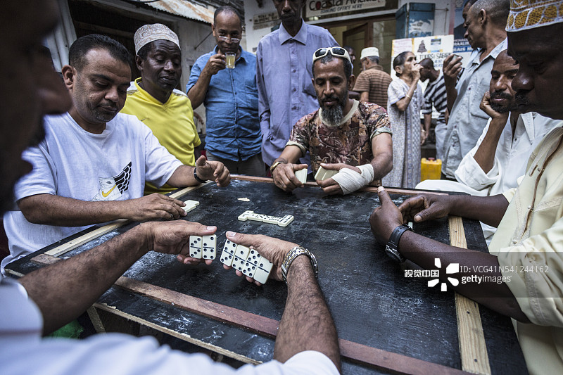 石头城的多米诺骨牌玩家图片素材