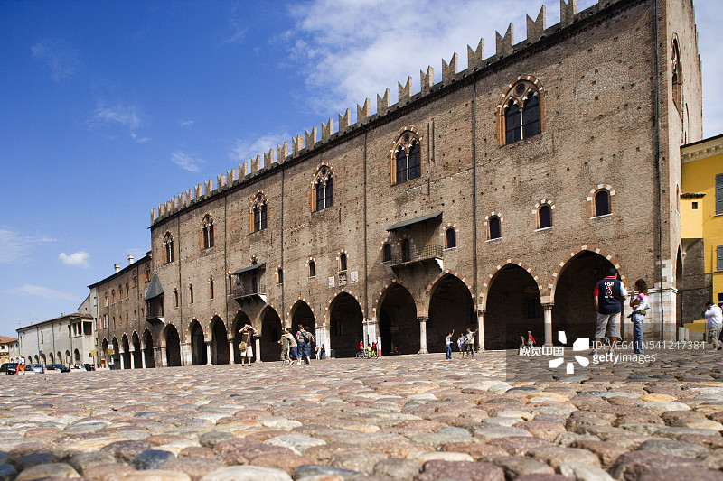 曼托瓦索德罗广场的总督宫图片素材