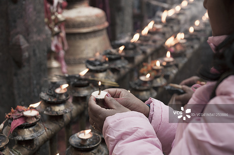 加德满都谷地，达克辛卡利神庙，朝圣者图片素材