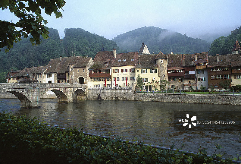 圣于尔萨讷和杜河图片素材