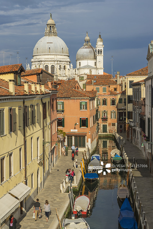威尼斯杜罗多区、托雷塞运河与圣母安康大教堂图片素材