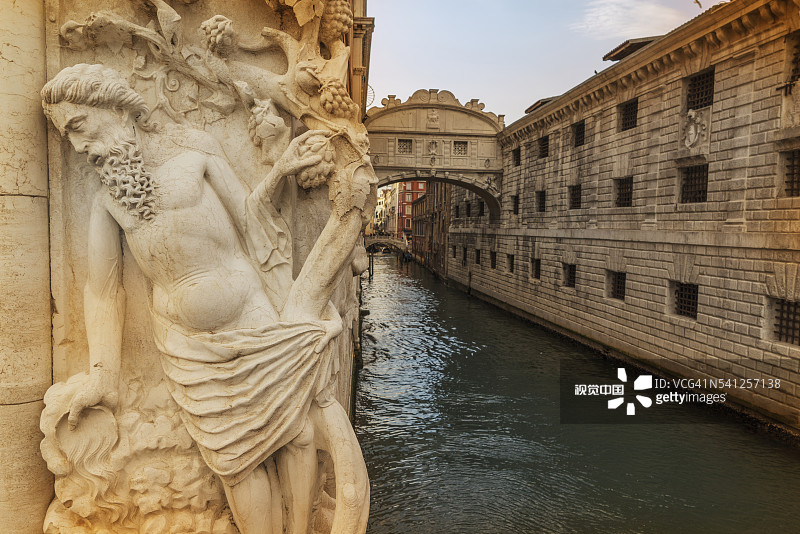 里奥达帕拉佐或卡诺尼卡与著名的叹息桥图片素材