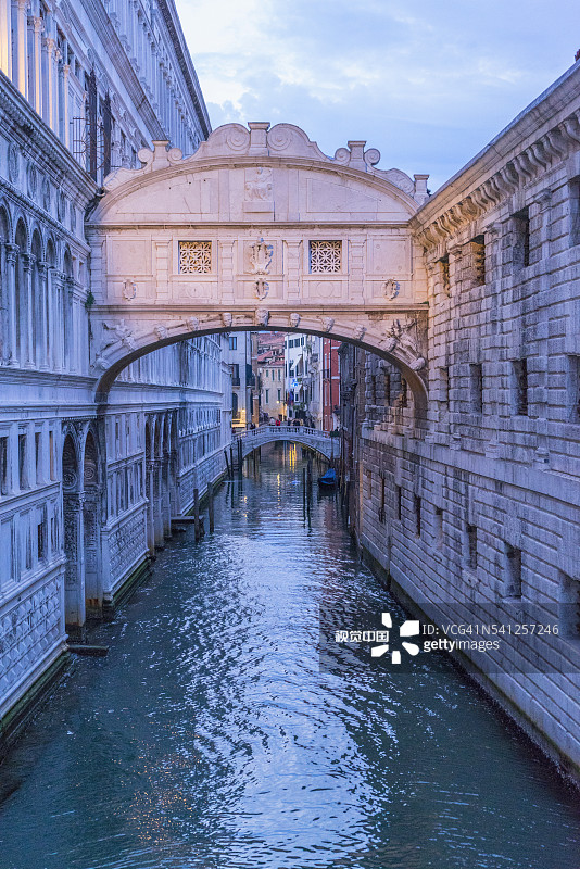 里奥达帕拉佐或卡诺尼卡与著名的叹息桥图片素材