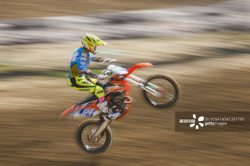 在蓬泰德拉的圣巴巴拉越野摩托车赛道举行的意大利越野摩托车锦标赛图片素材