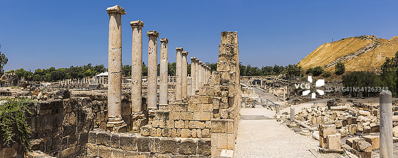 贝特谢安国家公园（西底波利斯），罗马柱廊（后来的西尔瓦努斯大厅）和西尔瓦努斯街图片素材
