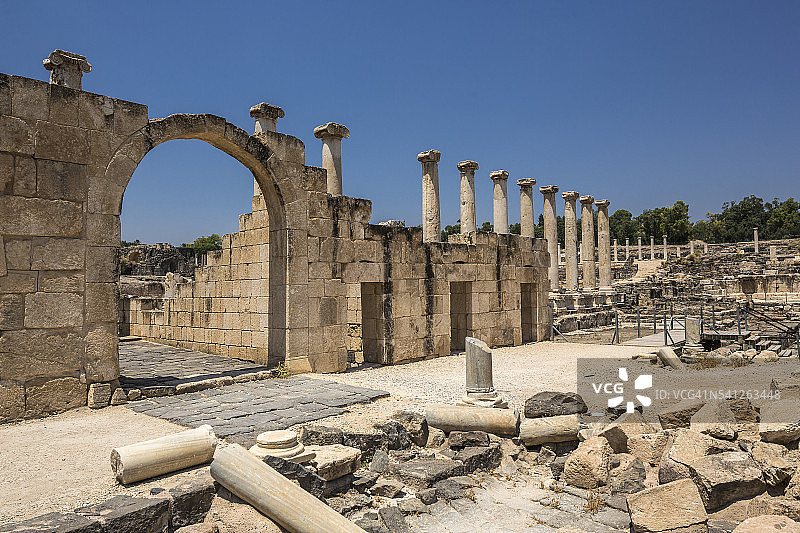 贝特谢安国家公园（西底波利斯），罗马柱廊（后来的西尔瓦努斯大厅）和西尔瓦努斯街图片素材