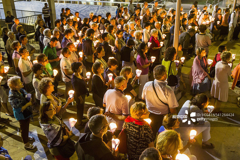 报喜大教堂附近的周六烛光游行图片素材