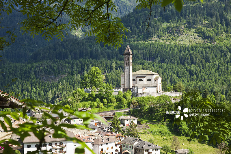 卡瓦莱塞附近的菲耶梅城堡图片素材