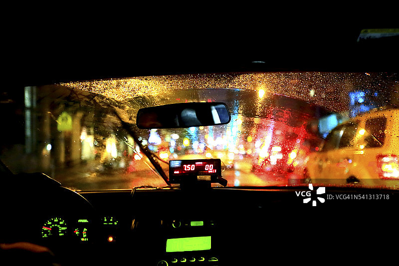 雨夜出租车图片素材