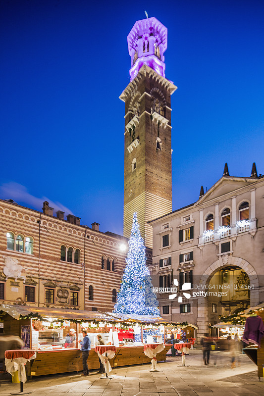 领主广场（但丁广场）：圣诞树和圣诞市场图片素材