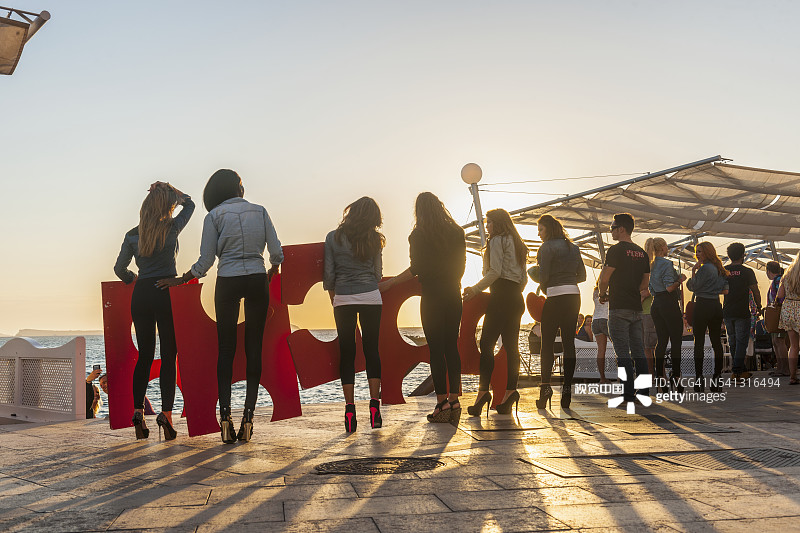 巴利阿里群岛 - 海天咖啡馆长廊的日落时分图片素材