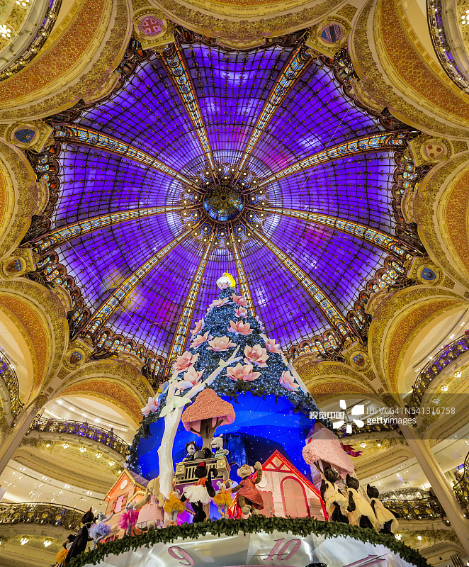 圣诞节期间的老佛爷百货公司图片素材