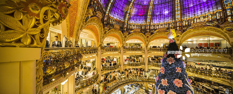 圣诞节期间的老佛爷百货公司图片素材