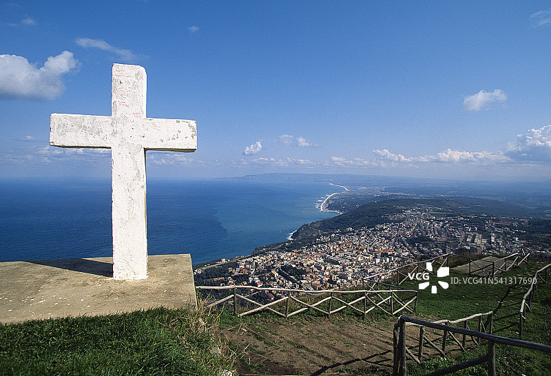 圣埃利亚山和帕尔米上的十字架图片素材