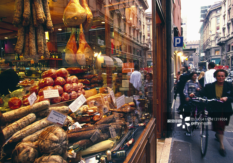 卡普拉里街上的Tamburini传统食品店图片素材