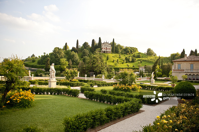 从德马蒂亚别墅花园看到的孔塔里尼别墅图片素材