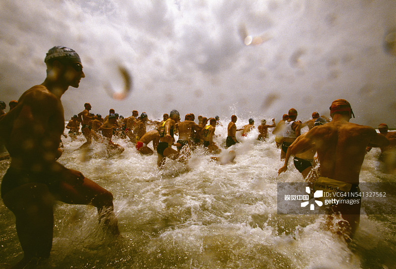 2001年维亚雷焦铁人三项游泳比赛图片素材