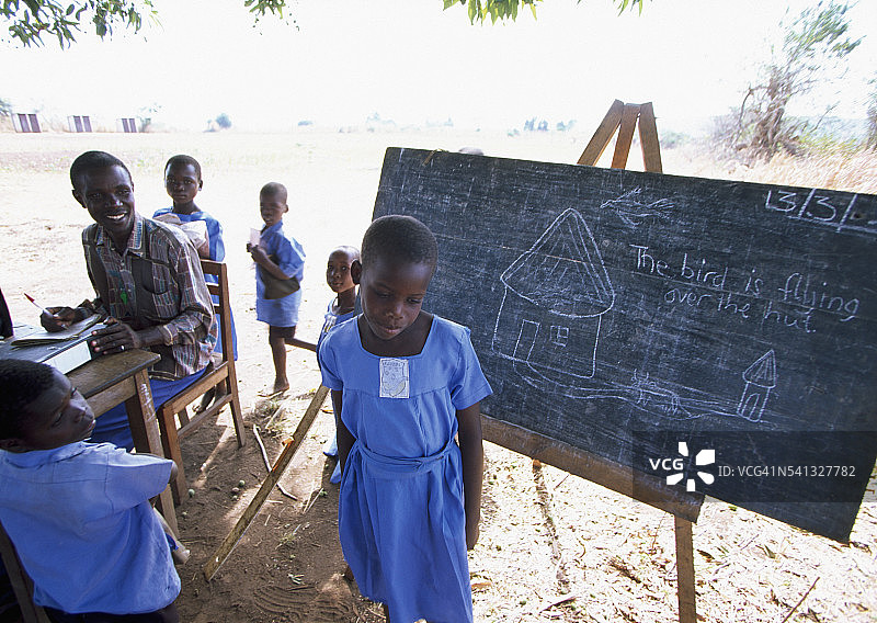 卡皮小学里的孩子们图片素材