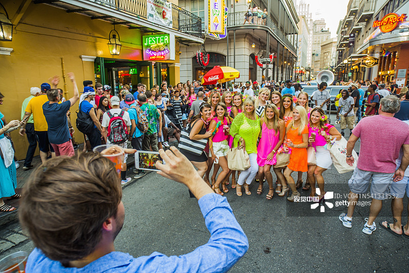 法国区波旁街暮色景观图片素材