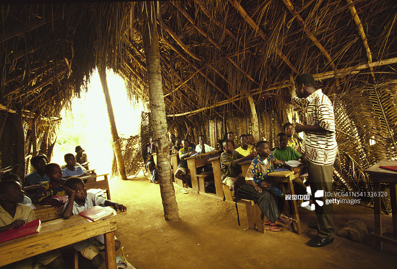 小学校的露天教室图片素材