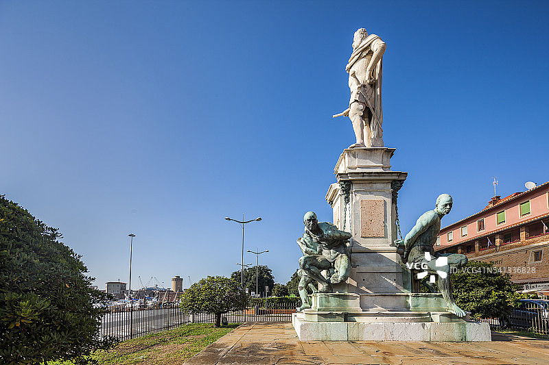 朱塞佩·米凯利广场：费迪南多一世和四摩尔人雕像图片素材