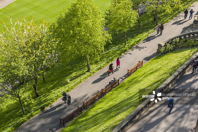 从司各特纪念碑看到的公主花园景色图片素材