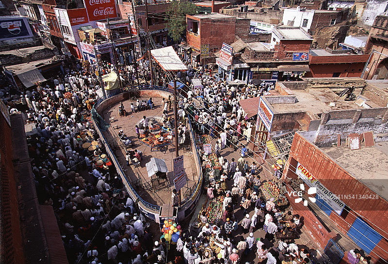 泰姬陵甘吉街道上的人群图片素材