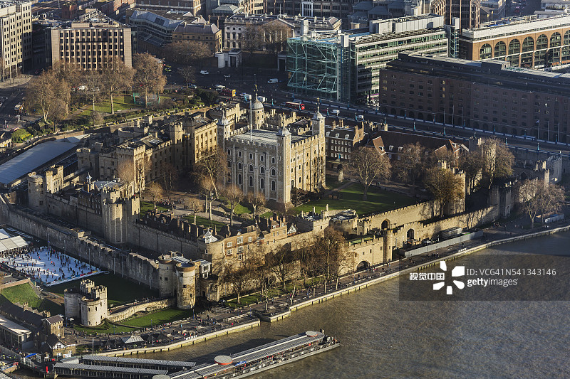 从碎片大厦看泰晤士河和伦敦塔图片素材