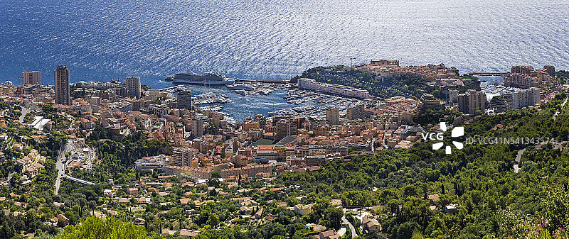 从莫耶讷滨海路眺望蒙特卡洛和摩纳哥城图片素材
