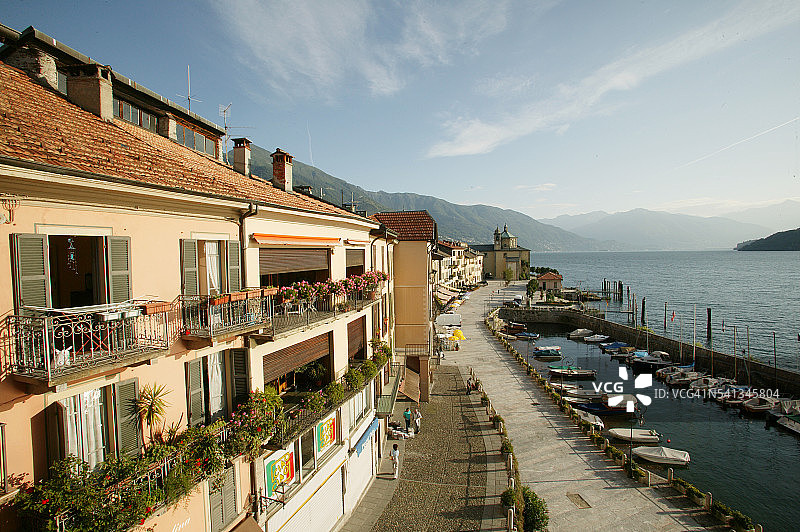 坎诺比奥镇和马焦雷湖图片素材