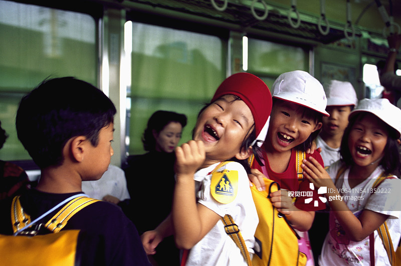 宇治列车上的儿童图片素材