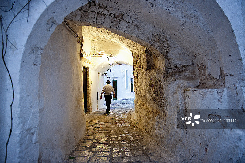 奥斯图尼白色小镇风光图片素材