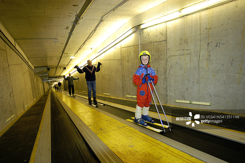 德国博特罗普高山中心的人造滑雪和滑雪板赛道图片素材