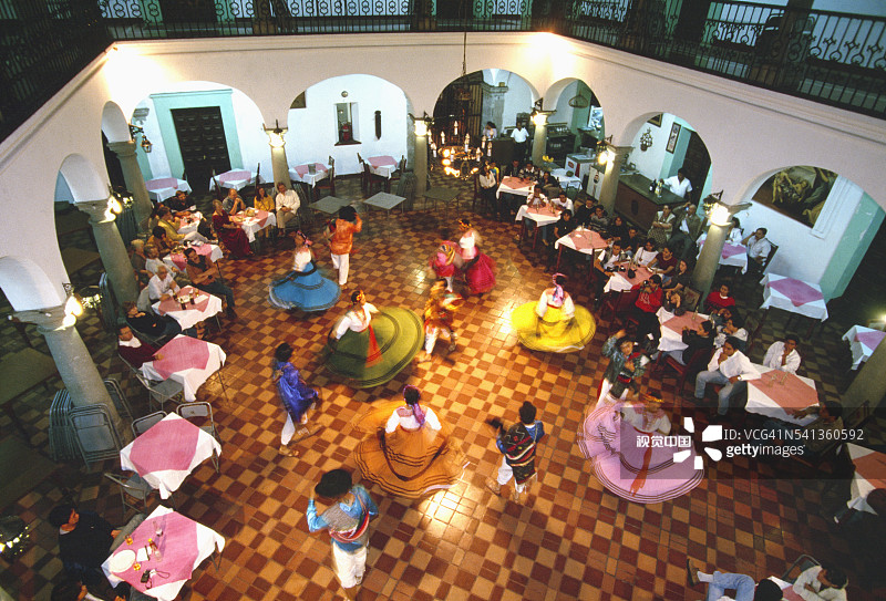 在蒙特阿尔班酒店表演的舞者图片素材