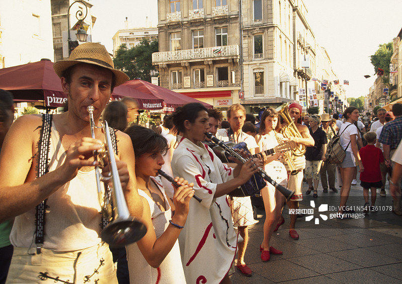 阿维尼翁戏剧节街头表演图片素材